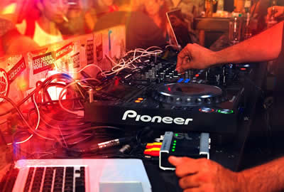 Musik der angesagten DJs - Afterwiesn mit Tanzmusik und Partymusik